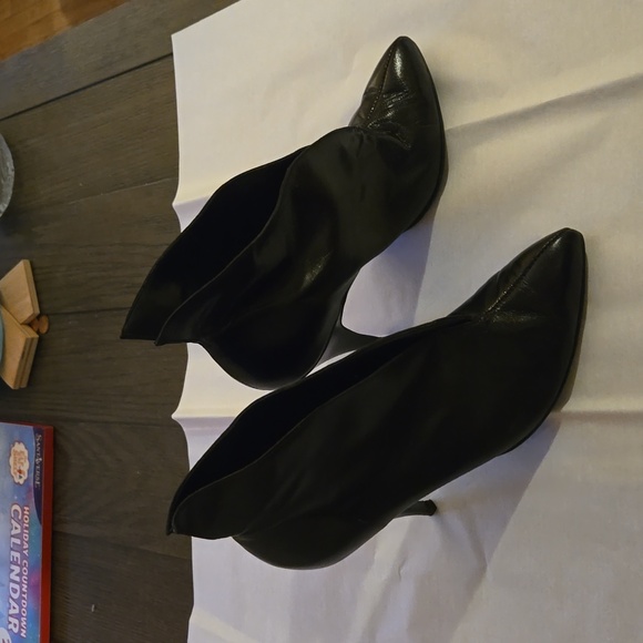 Vintage 1990's Bonjour Women's 4 inch heel Pointy Toe Ankle Boots, Size 7 1/2B - Picture 1 of 9